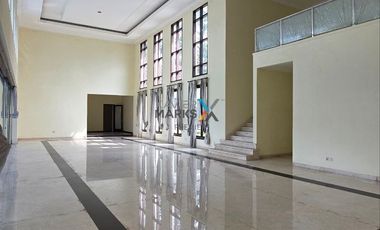 Dijual Rumah Megah dengan Private Pool di Ijen Nirwana, Klojen Malang