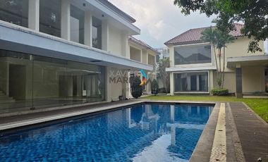 Dijual Rumah Megah dengan Private Pool di Ijen Nirwana, Klojen Malang