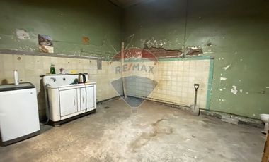 Para bodega o desarmaduría en 10 de Julio.