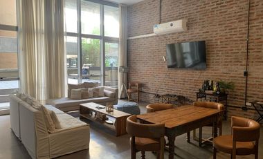 RETASADO - Amplio departamento con patio en edificio de categoría