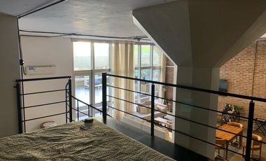 RETASADO - Amplio departamento con patio en edificio de categoría