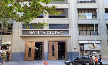 RETASADO - Amplio departamento con patio en edificio de categoría