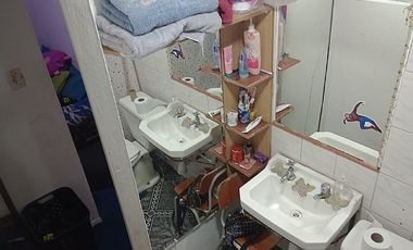 GRAN OPORTUNIDAD DE INVERSIÓN CASA CON 3 DEPARTAMENTOS