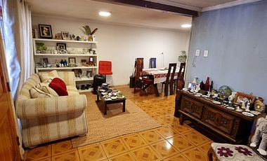 GRAN OPORTUNIDAD DE INVERSIÓN CASA CON 3 DEPARTAMENTOS