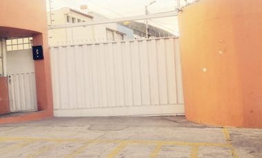 CASA EN VENTA  MITAD DEL MJNDO