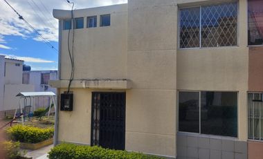 CASA EN VENTA  MITAD DEL MJNDO