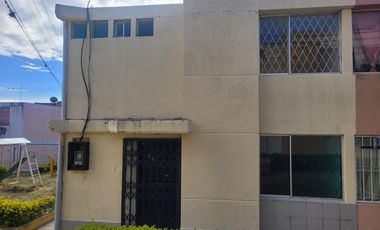 CASA EN VENTA  MITAD DEL MJNDO