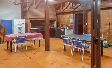 VENTA | PERMUTA - Casa 5 dormitorios, con piscina y jardín - Garita 9, Funes.