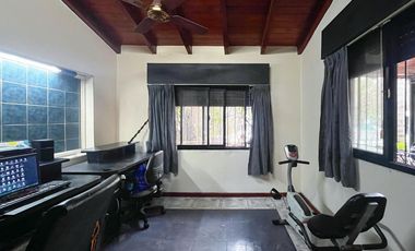 VENTA | PERMUTA - Casa 5 dormitorios, con piscina y jardín - Garita 9, Funes.