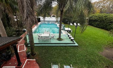 VENTA | PERMUTA - Casa 5 dormitorios, con piscina y jardín - Garita 9, Funes.