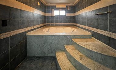 VENTA | PERMUTA - Casa 5 dormitorios, con piscina y jardín - Garita 9, Funes.