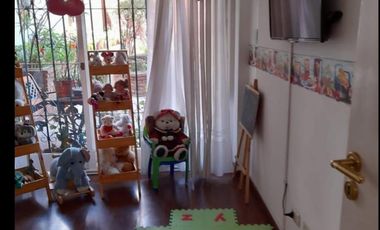 Departamento de cuatro ambientes con Patio y Cochera en Venta en Avellaneda