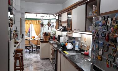 Departamento de cuatro ambientes con Patio y Cochera en Venta en Avellaneda