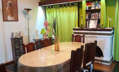 Departamento de cuatro ambientes con Patio y Cochera en Venta en Avellaneda