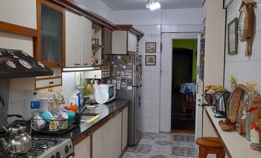 Departamento de cuatro ambientes con Patio y Cochera en Venta en Avellaneda