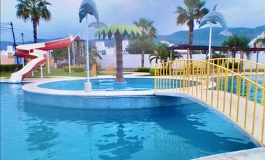 Venta Casa amueblada en Condominio con alberca.