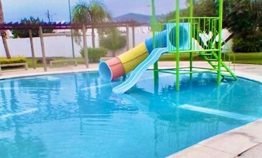 Venta Casa amueblada en Condominio con alberca.