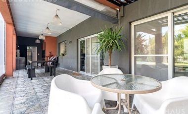 Casa 5 ambientes con piscina en la mejor zona de Las Talas, Canning