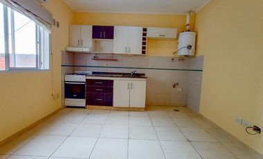 Alquiler Departamento en Lanús Oeste 2 ambientes al contrafrente por escalera