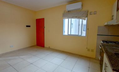 Alquiler Departamento en Lanús Oeste 2 ambientes al contrafrente por escalera