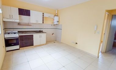 Alquiler Departamento en Lanús Oeste 2 ambientes al contrafrente por escalera
