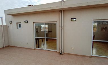 Alquiler Departamento en Lanús Oeste 2 ambientes al contrafrente por escalera