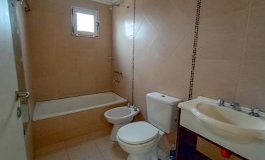 Alquiler Departamento en Lanús Oeste 2 ambientes al contrafrente por escalera