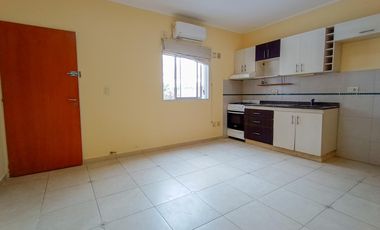 Alquiler Departamento en Lanús Oeste 2 ambientes al contrafrente por escalera
