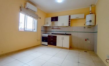Alquiler Departamento en Lanús Oeste 2 ambientes al contrafrente por escalera
