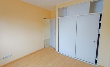 Alquiler Departamento en Lanús Oeste 2 ambientes al contrafrente por escalera