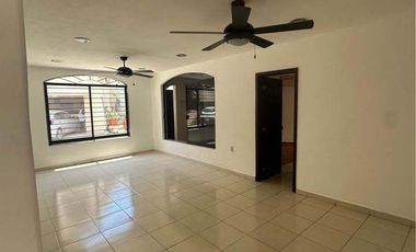 CASA EN RENTA EN PRIVADA