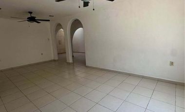 CASA EN RENTA EN PRIVADA