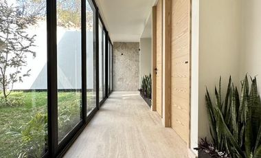 CASA CON JARDIN EN VENTA EN BOSQUE REAL
