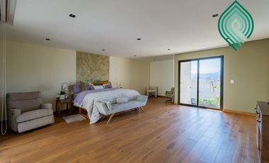 CASA CON JARDIN EN VENTA EN BOSQUE REAL