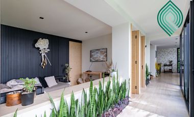 CASA CON JARDIN EN VENTA EN BOSQUE REAL