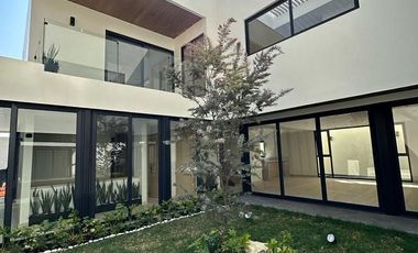 CASA CON JARDIN EN VENTA EN BOSQUE REAL