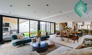 CASA CON JARDIN EN VENTA EN BOSQUE REAL