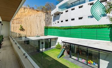 CASA CON JARDIN EN VENTA EN BOSQUE REAL
