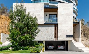 CASA CON JARDIN EN VENTA EN BOSQUE REAL