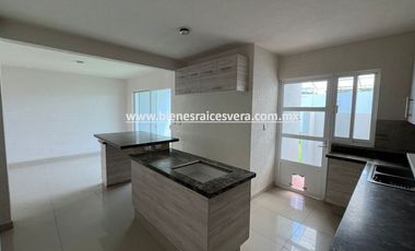 CASA EN VENTA EN MILENIO III QUERETARO. Luci
