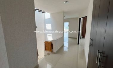 CASA EN VENTA EN MILENIO III QUERETARO. Luci