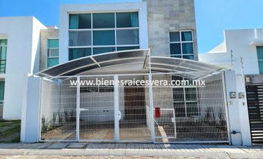 CASA EN VENTA EN MILENIO III QUERETARO. Luci