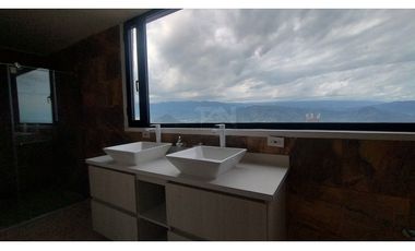 Penthouse en arriendo barrio Chipre 280m2