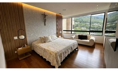Venta apartamento medio-amoblado Poblado La Calera