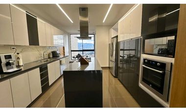 Venta apartamento medio-amoblado Poblado La Calera