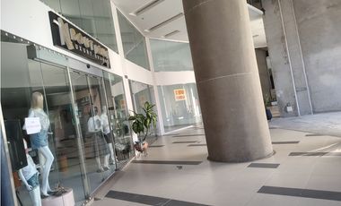 SE VENDE LOCAL 196 EN CENTRO COMERCIAL PEÑALISA