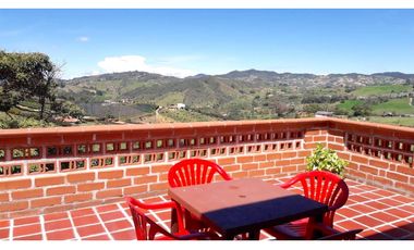 Venta de Finca en Marinilla, amoblada, rústica y con sabor a campo.