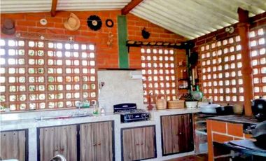 Venta de Finca en Marinilla, amoblada, rústica y con sabor a campo.