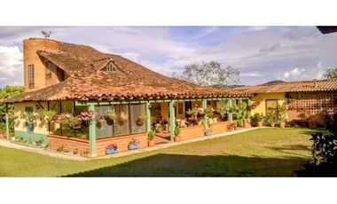 Venta de Finca en Marinilla, amoblada, rústica y con sabor a campo.