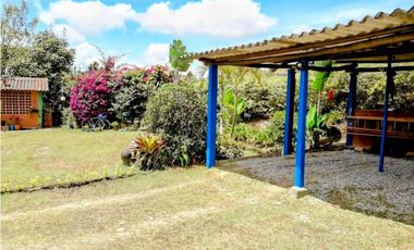 Venta de Finca en Marinilla, amoblada, rústica y con sabor a campo.